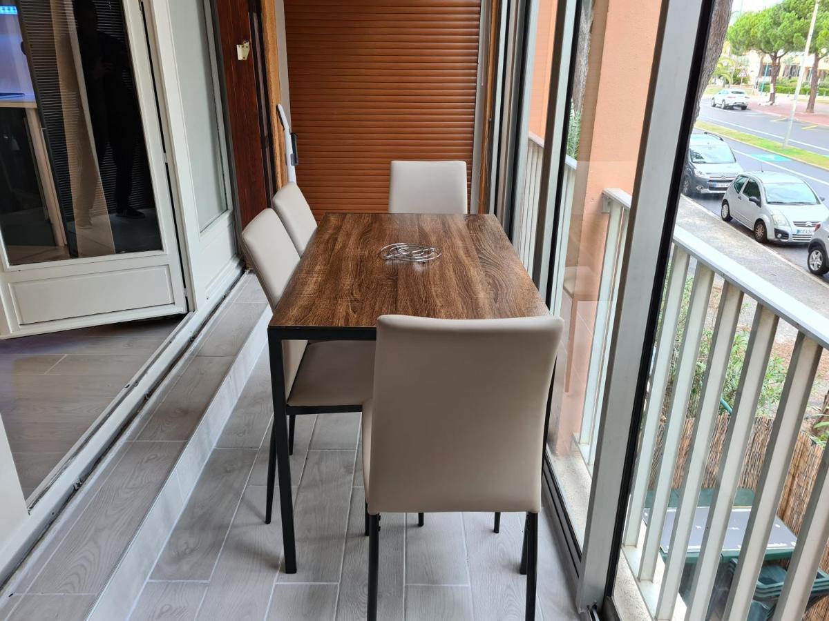 Apartment Superbe T2 Climatise, Proche Avec Parking Prive *