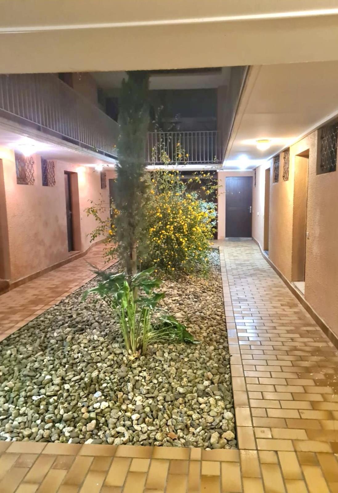 Superbe T2 Climatise, Proche Avec Parking Prive Apartment