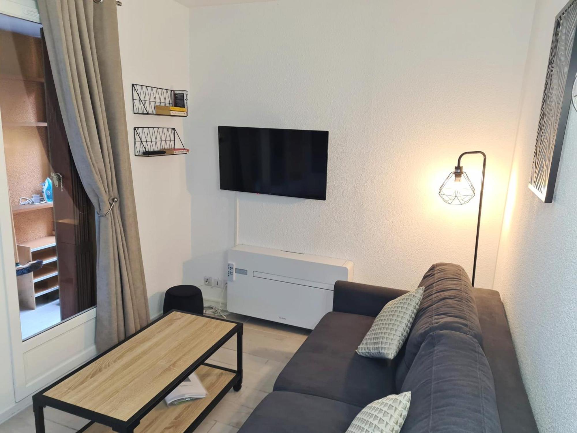 Superbe T2 Climatise, Proche Avec Parking Prive * Saint-Cyprien (Pyrenees-Orientales)